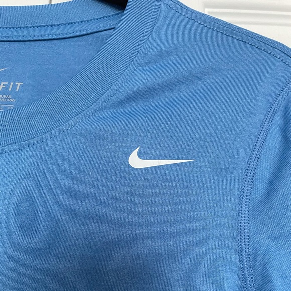 Nike Training Woman’s Dri-Fit Short Sleeve T-Shirt 💕 - Picture 6 of 9